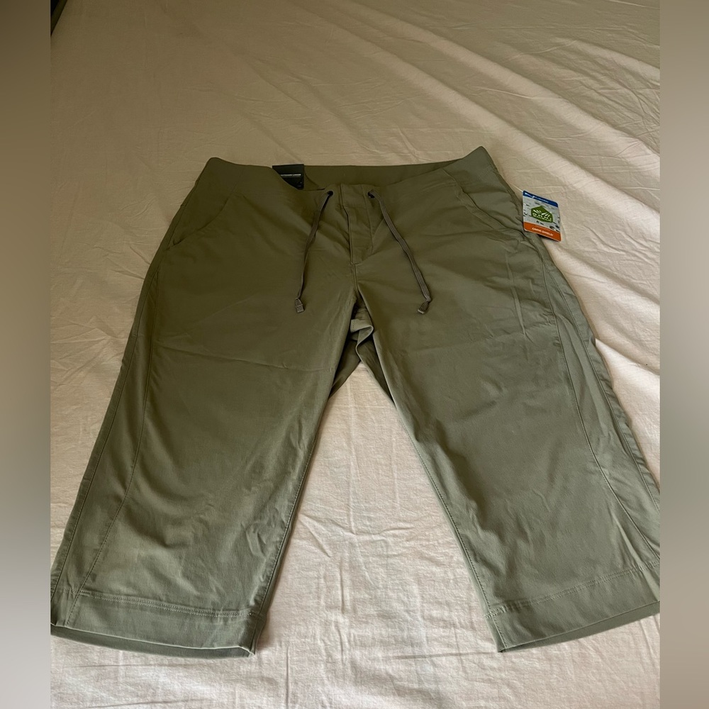 Columbia. Capri. Size 16. New. Price tags.